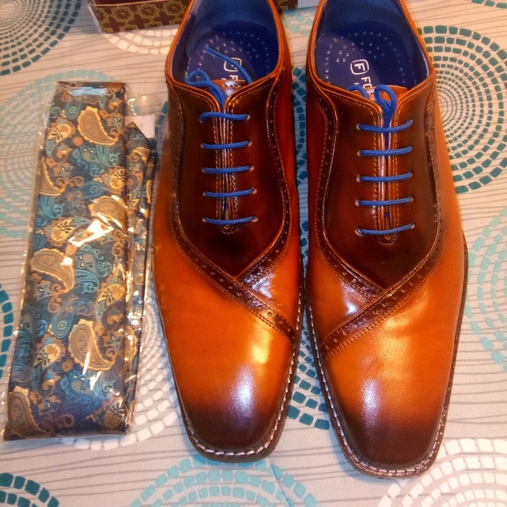 Mens dress oxford and free brand new tie